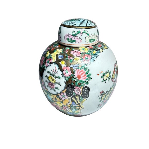 Chinese Rose Medallion Porcelain Ginger Jar Hand Painted Floral and Figures - Picture 6 of 10